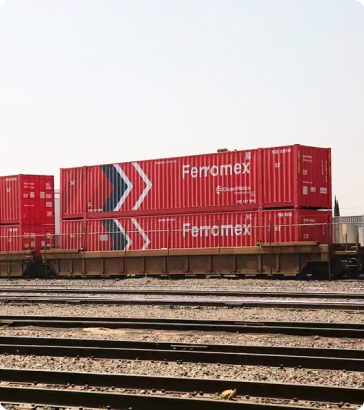 Fotografía de dos contenedores de Ferromex Ares Consulting